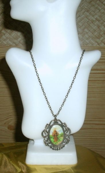 Colar com pingente em ouro velho