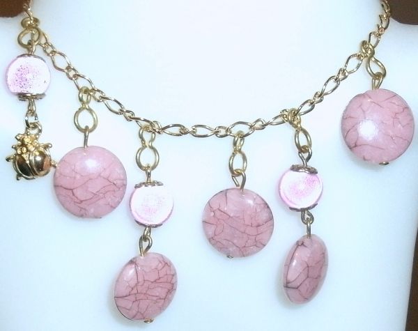 Pulseira com detalhes rosa